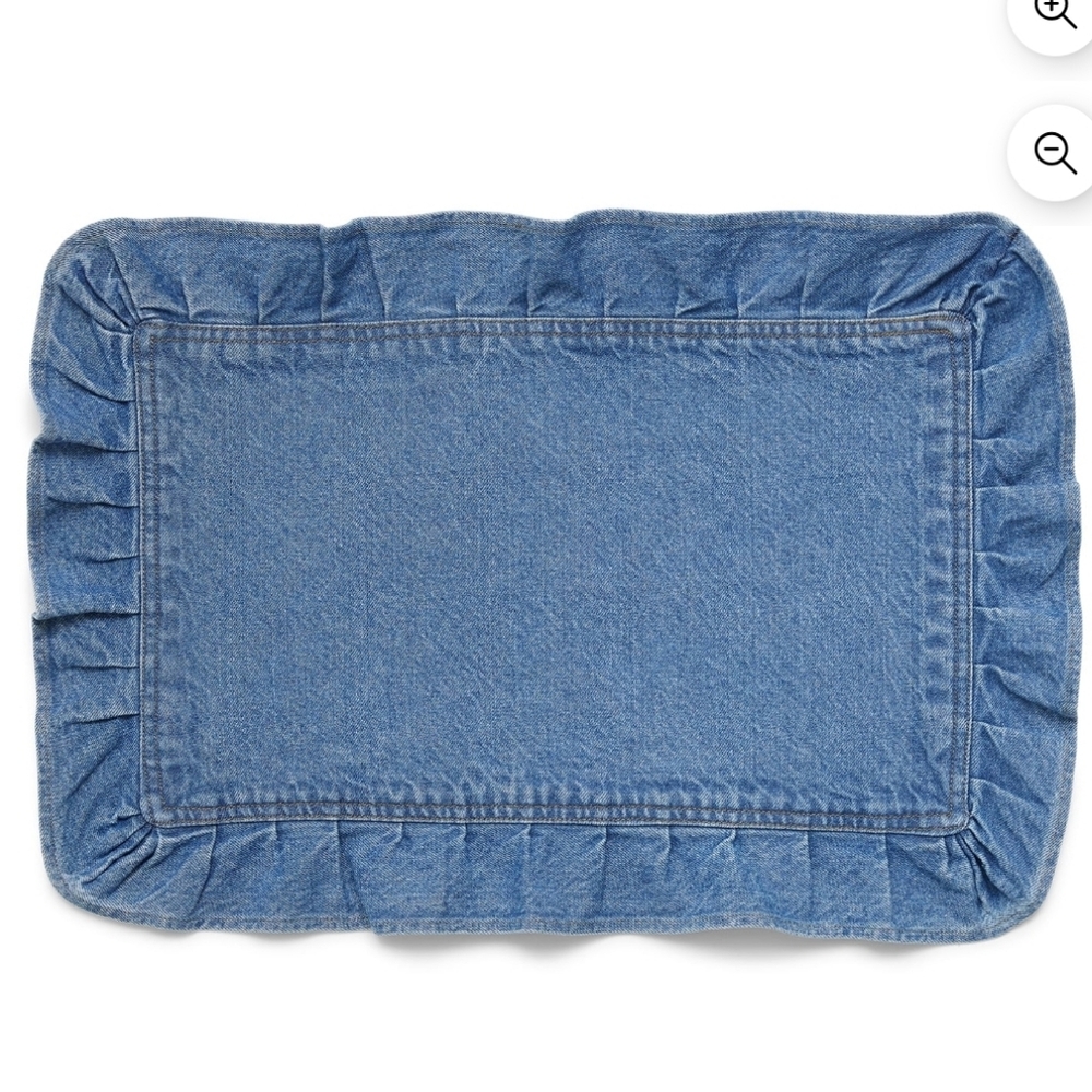 💕 4 PK New Pioneer Woman Denim Blue Ruffled Placemats